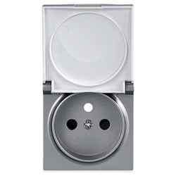 Capac pentru priză simplă cu împământare, cu clapetă IP44, argintiu, seria ViP ViPlast